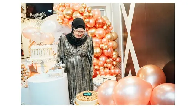 7 Potret Meriah Ulang Tahun Siti Nurhaliza Ke-42, Baby Bumpnya Jadi Sorotan