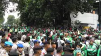 PT Gojek Bagikan Selebaran saat Driver Demo, Apa Isinya?