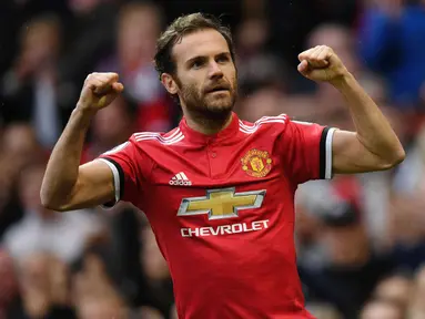 Juan Mata merupakan pemain penting di lini tengah MU beberapa tahun yang lalu. Namun, posisinya mulai tergantikan oleh pemain yang lebih muda dan tak kalah berkualitas. Pemain 33 tahun tersebut akhirnya harus lebih banyak menepi menjadi penghangat bangku cadangan. (AFP/Paul Ellis)