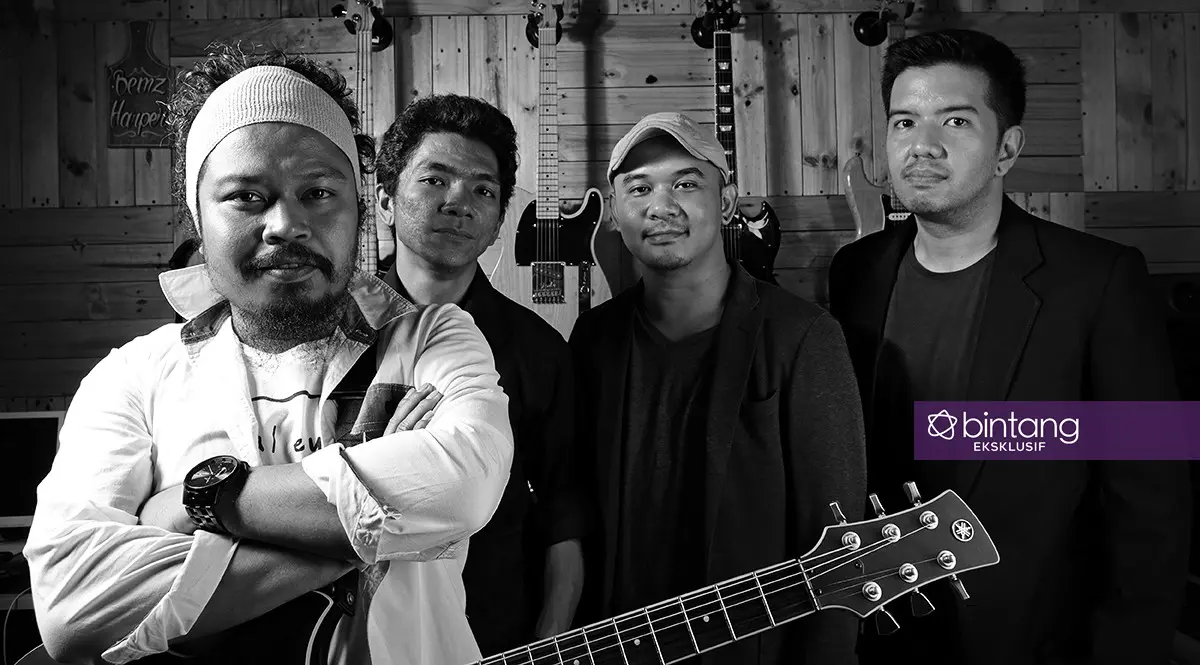 Eksklusif Payung Teduh (Lokasi: Harper Recording Studio, Foto: Deki Prayoga, Digital Imaging: Muhammad Iqbal Nurfajri/Bintang.com)