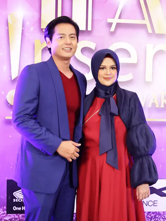 Cut Meyriska dan Roger Danuarta di acara IFA 2020. (Bambang E Ros/Fimela.com)