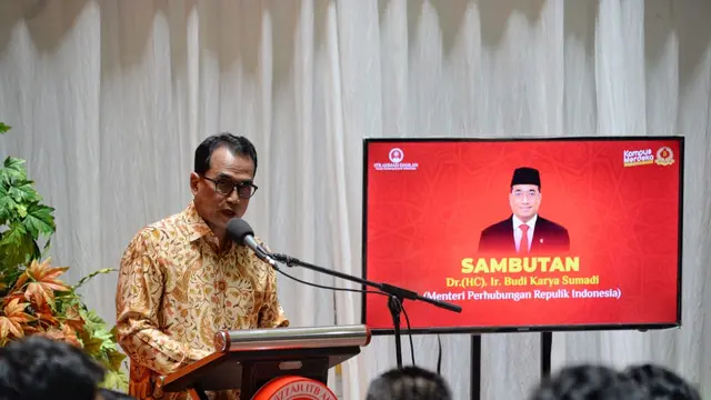 Menteri Perhubungan (Menhub) Budi Karya Sumadi saat memberikan kuliah umum di Institut Teknologi dan Bisnis Ahmad Dahlan, Tangerang, Banten, Minggu (9/10/2022)