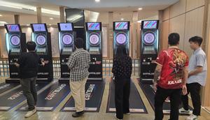 Juara DNC Tirta Suparjo Gelar Coaching Clinic Darts di Senayan (Liputan6.com/Thomas)