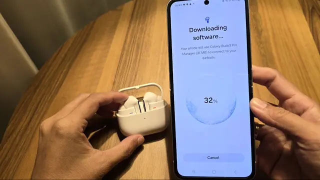 Galaxy Buds3 Pro dihubungkan dengan smartphone