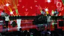 Band Karyawan EMTEK Group memeriahkan Perayaan Natal Persekutuan Doa SCTB - Emtek Group 2019 di Studio 6 Emtek City, Daan Mogot, Jakarta, Kamis (19/12/2019). Acara yang juga diisi Agnez Mo Christmas Concert – The Greatest Love ini akan disiarkan pada 24 Desember di SCTV. (Liputan6.com/Johan Tallo)