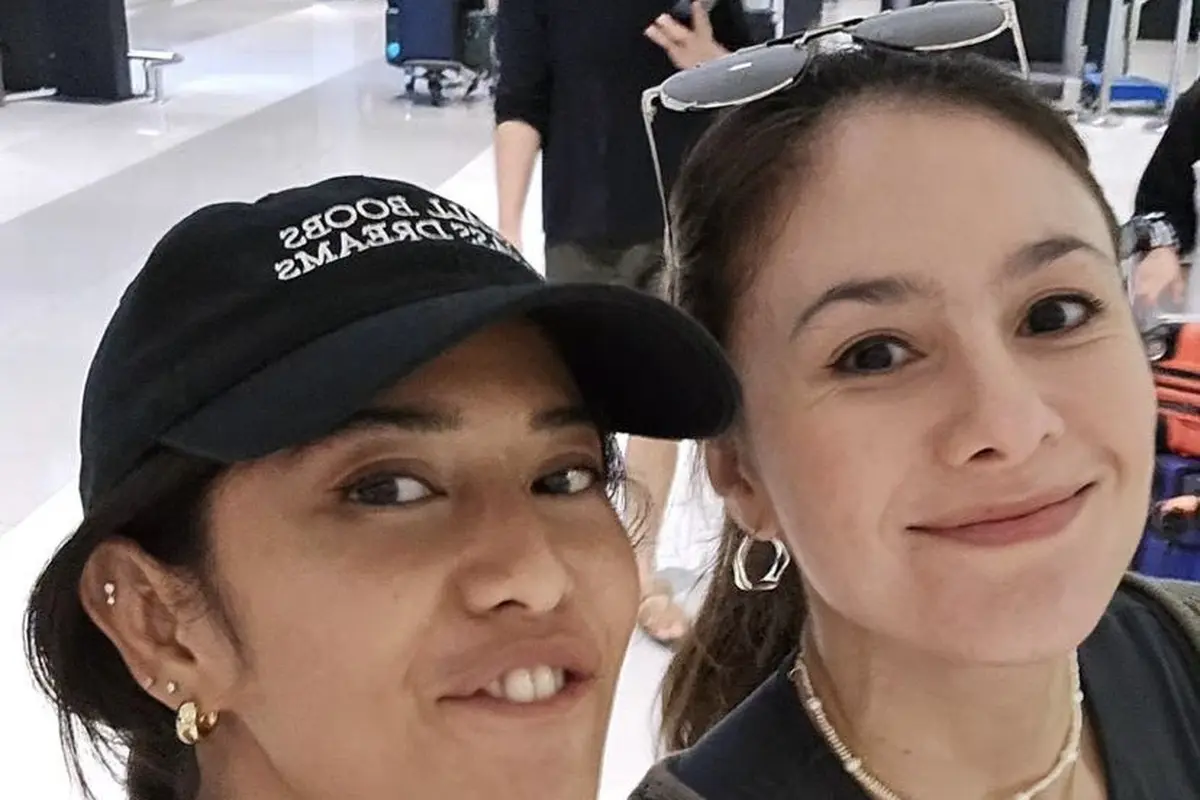 Dian Sastrowardoyo dan Wulan Guritno saat Traveling Bareng ke Thailand