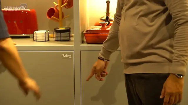Dapur rumah Tompi. [Foto: YouTube/TaulanyTV]