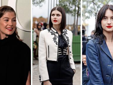 Foto kombinasi aktris cantik Alexandra Daddario (tengah), Grace Van Patten (kanan) dan Rosamund Pike saat 
menghadiri acara Paris Fashion Week untuk menghadiri Dior spring/summer 2023 fashion show pada Selasa, 27 September 2022. (AP Photo)