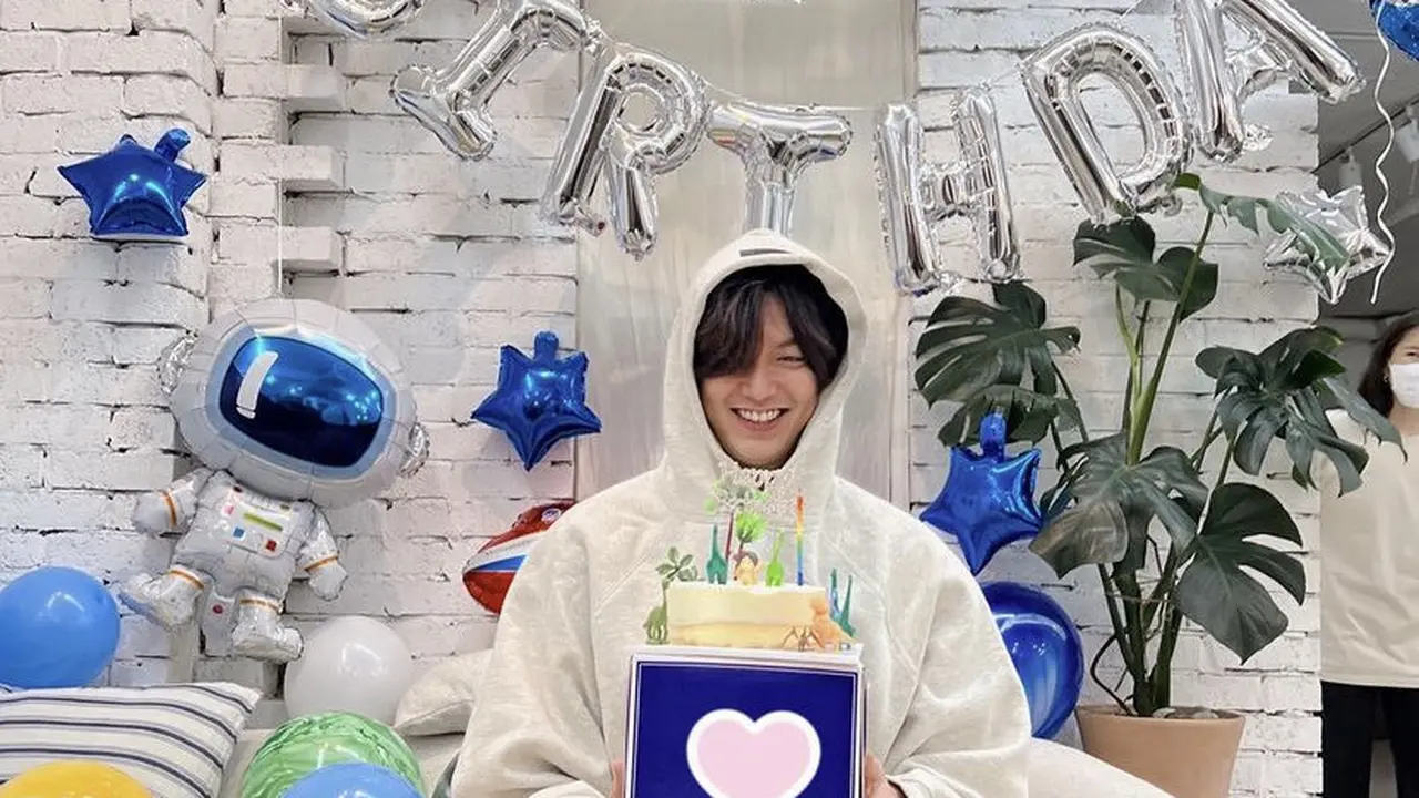 Tampilan sederhana Lee Min Ho saat ulang tahunnya