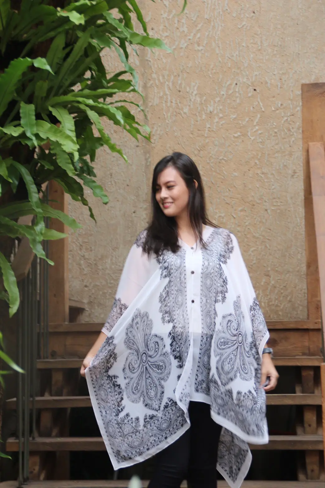 Ingin tampil stylish namun tak ingin repot? koleksi kaftan satu ini dapat menjadi solusi gaya terkini Anda. 