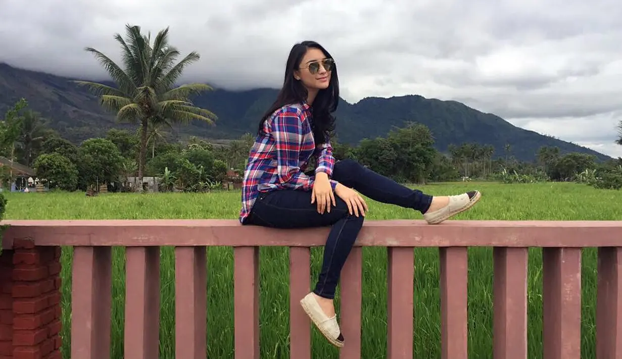 Meski tidak berdandan secara berlebihan, Citra Kirana pastinya tetap memerhatikan penampilannya. Mengingat profesinya sebagai seorang selebriti yang memiliki banyak penggemar. (Instagram/citraciki)