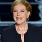 Artis legendaris Julie Andrews mengungkapkan dia hampir kehilangan nyawanya saat syuting film Mary Poppins.