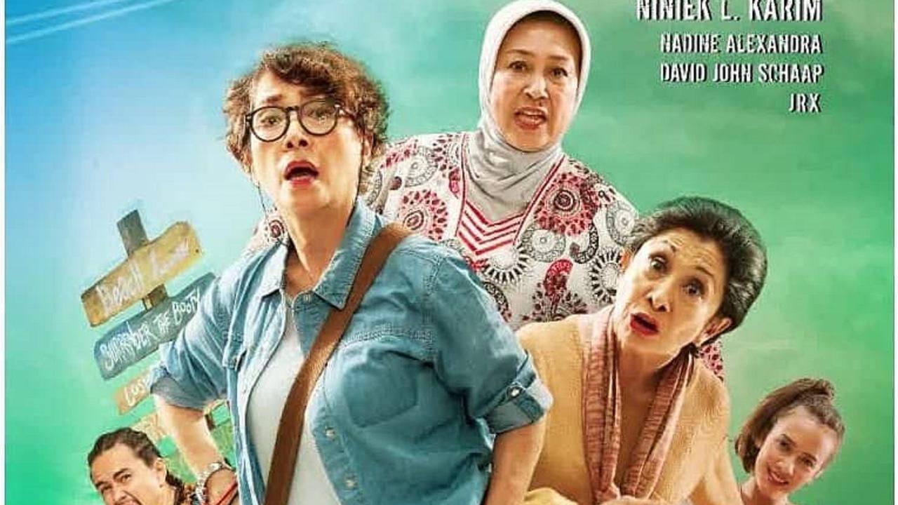 Trio Aktris Senior Ini Menantang Ombak demi Mama-Mama Jagoan