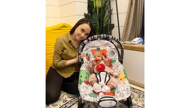 Lama Vakum, Ini 6 Potret Terbaru Anjani Dina Usai Melahirkan Anak Pertama