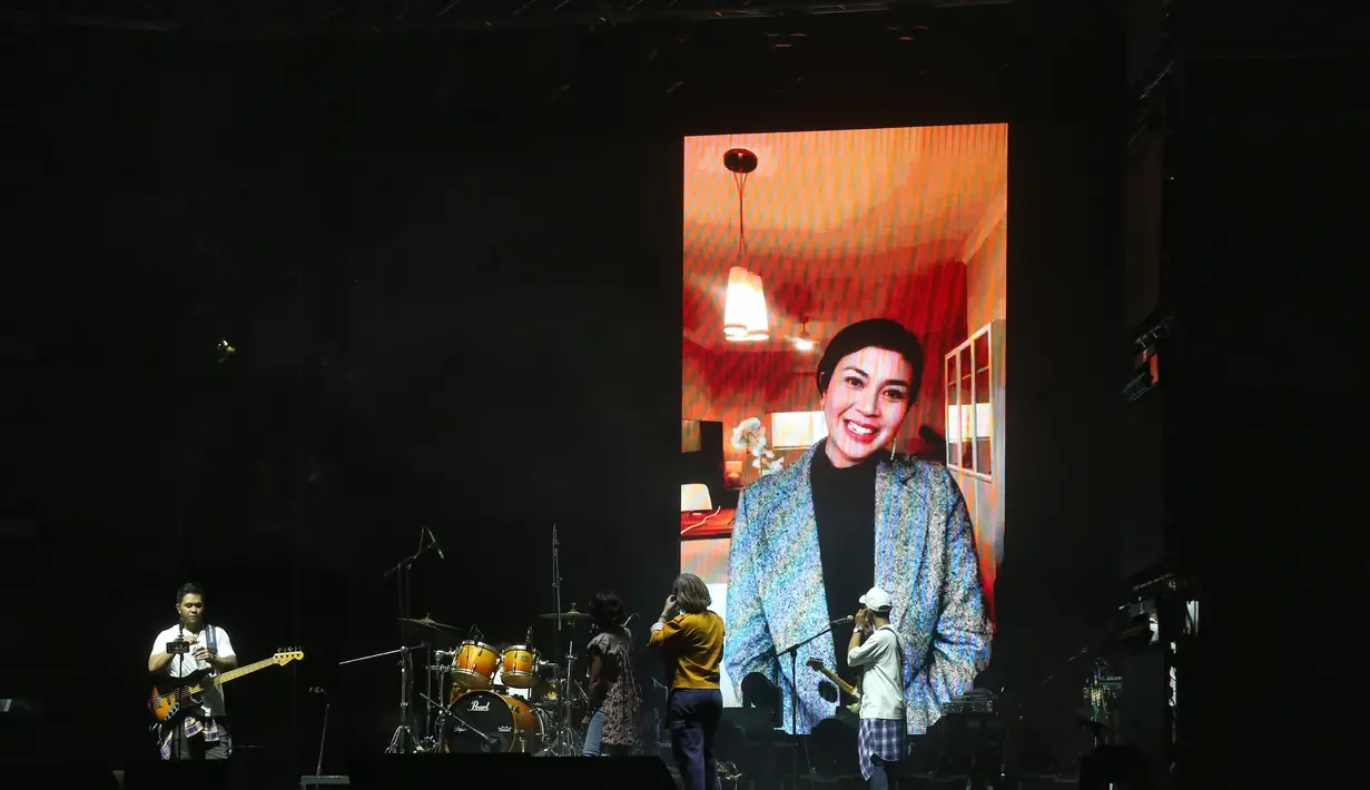 Penampilan B3 di The 90's Festival 2024, Minggu (11/8). [Foto: Adrian Putra/Fimela]