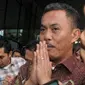 Ketua DPRD DKI Jakarta, Prasetyo Edi Marsudi usai menjalani pemeriksaan sebagai saksi KPK, Senin (11/4). Prasetyo menjadi saksi tersangka M Sanusi dalam kasus dugaan suap pembahasan Raperda terkait reklamasi Teluk Jakarta. (Liputan6.com/Helmi Afandi)