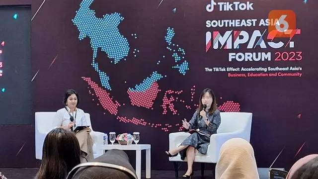 Teresa Tan, Head of Public Policy TikTok Southeast Asia (kanan) dalam konferensi pers di Jakarta, Selasa (15/6/2023) (Liputan6.com/Giovani Dio Prasasti)