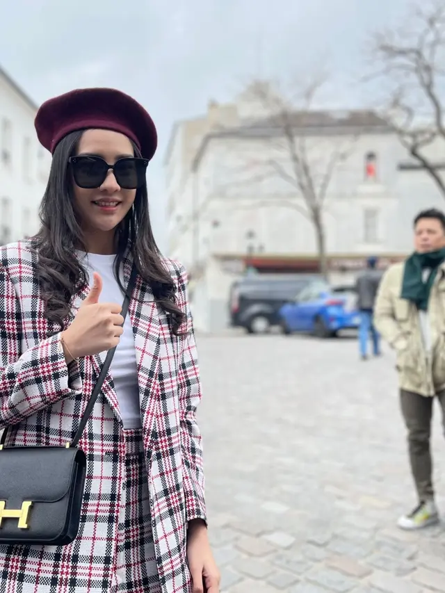 Ke Paris Fashion Week, Ini 7 Gaya Anya Geraldine yang Jadi Sorotan