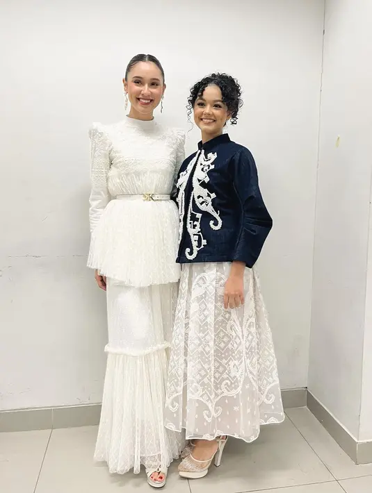 Yasmin Napper dan Mutiara Baswedan meramaikan runway JMFW 2024 dengan tampilan yang feminin. Keduanya melenggang di runway dengan membawakan busana dari Khanaan yang pancarkan aura bak princess. Penasaran seperti apa tampilannya? [@khanaan.official]