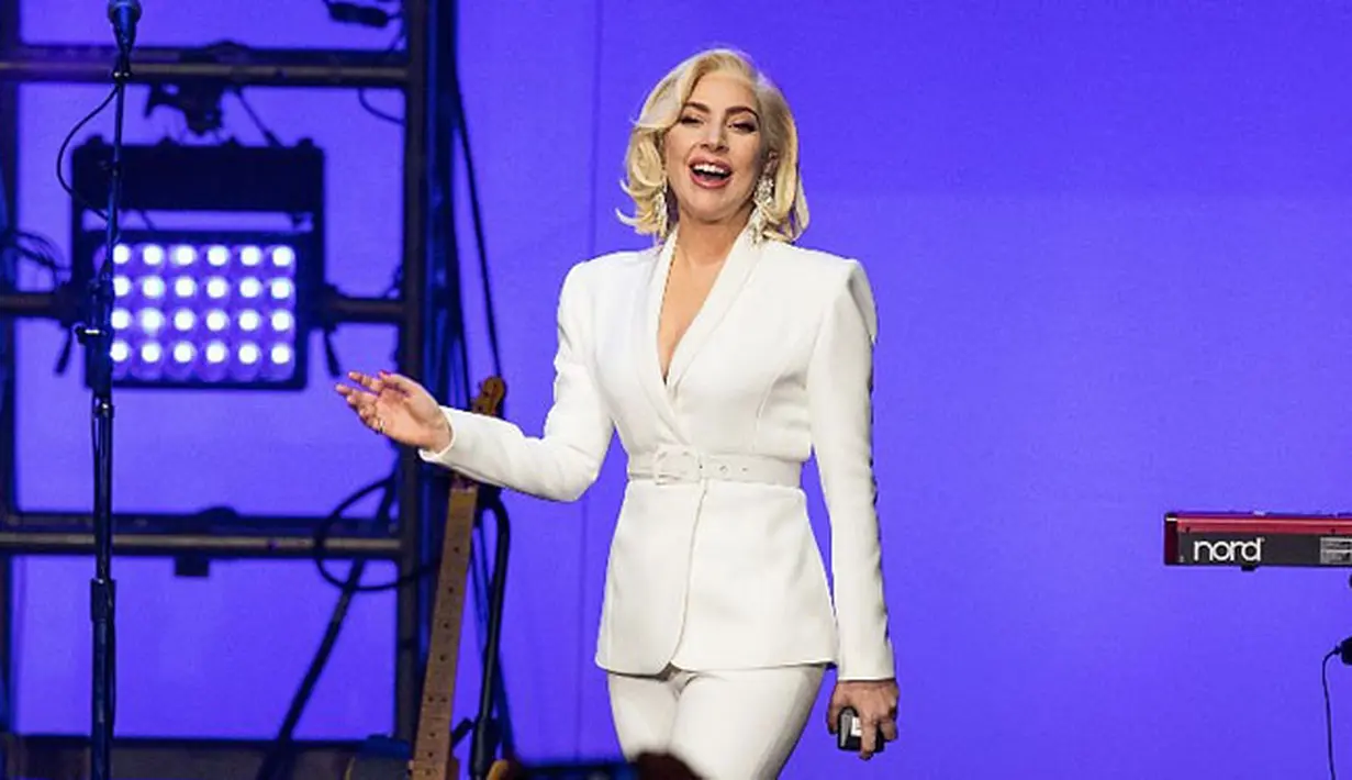 Sebelumnya, telah disiarkan bahwa Lady Gaga mengidap penyakit Fibromyalgia atau gangguan musculoskeletal. Lady Gaga seringkali  mengalami kelelahan dan mood yang tidak menentu, lantaran seluruh tubuhnya diserang rasa sakit. (AFP/Rick Kem)