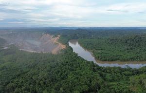 Viral video lubang tambang bersebelahan dengan aliran sungai. (Istimewa)