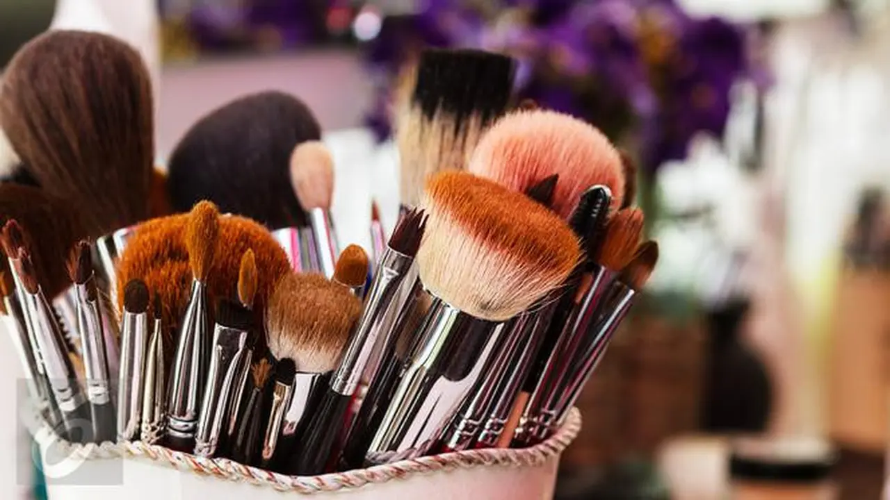 Tips Praktis Bersihkan Kuas Makeup