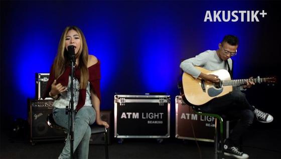 AKUSTIK PLUS: Lembutnya Alunan Suara Nadia Vega