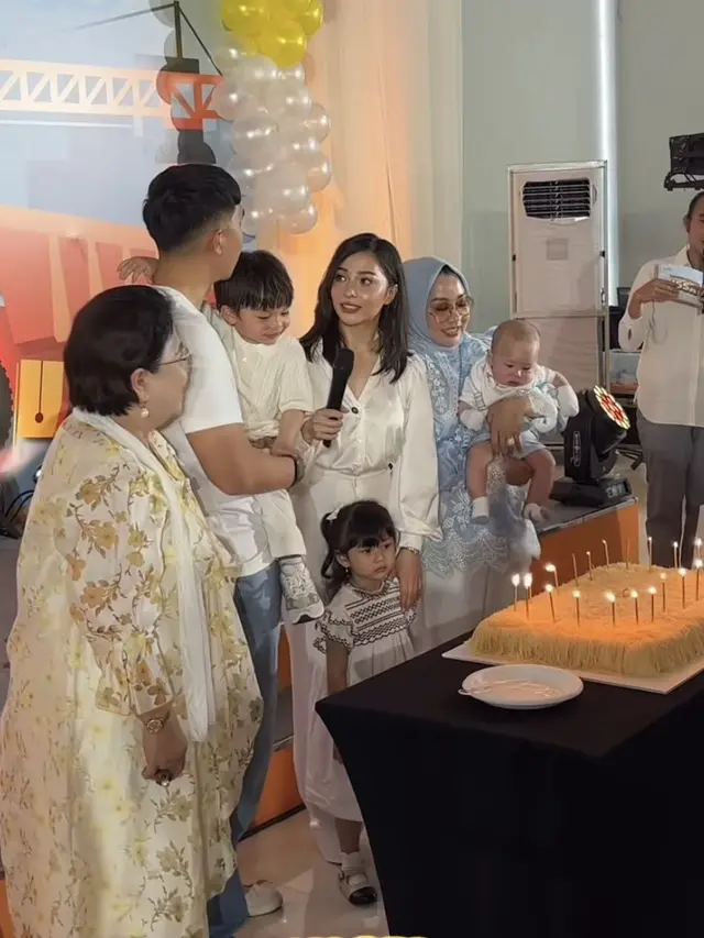 Nikita Willy Tampil Sederhana di Pesta Ulang Tahun Baby Issa keTiga.