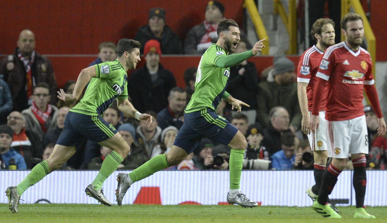 Charlie Austin mencetak gol tunggal Southampton ke gawang Manchester United dalam lanjutan Liga Inggris di Stadion Old Trafford, Manchester, Sabtu (23/1/2016). (AFP/Oli Scarff)