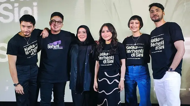 Disutradarai Umay Shahab, Ini Potret Gala Premiere Film Ketika Berhenti di Sini