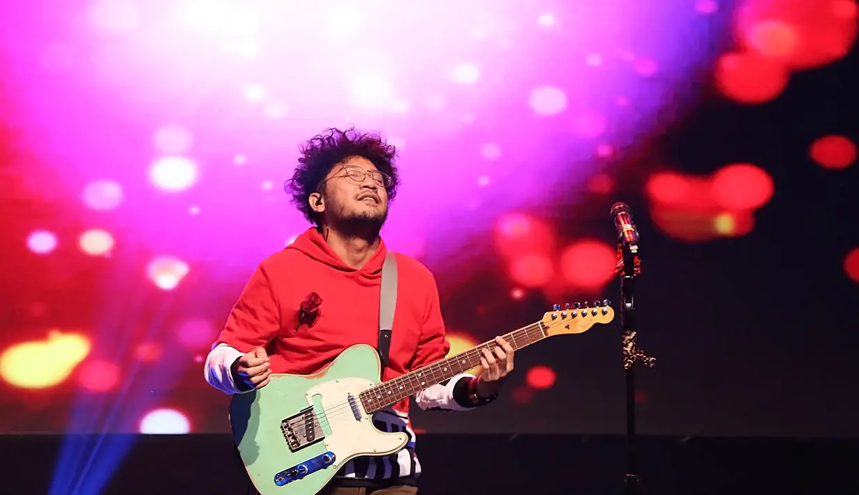 "Saya bukan orang romantis, tapi lagu ini mewakili ketika saya bersikap romantis. Ini adalah lagu sekuel dari Terlalu Lama Sendiri," tuturnya.  (Bambang E Ros/Bintang.com)