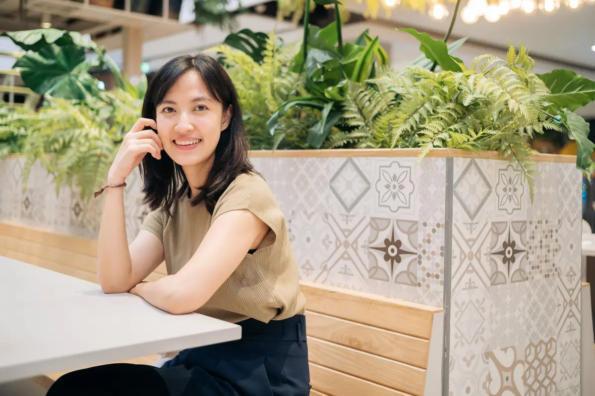 perempuan dan oktober scorpio bahagia