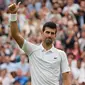 Petenis asal Serbia, Novak Djokovic sukses memetik kemenangan pada laga perdananya di turnamen tenis Wimbledon 2022 saat menghadapi petenis asal Korea Selatan, Kwon Soon-woo, Senin (27/06/2022) waktu setempat. (AFP/Adrian Dennis)