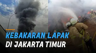 Sebuah video memperlihatkan kepulan api membumbung tinggi. Kejadian itu terjadi di Jalan Raya TB Simatupang, Jakarta Timur.