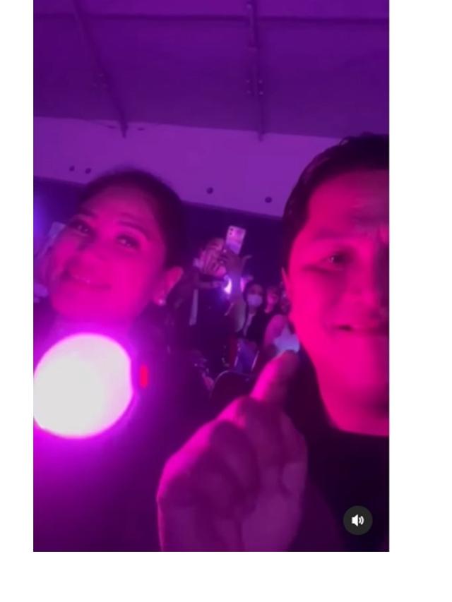 8 Momen Erick Thohir Temani Anak Nonton Konser Suga, Ikut Jadi ARMY