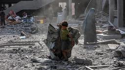 Ada lebih dari 80 persen sekolah di Jalur Gaza telah terkena serangan langsung oleh militer Israel sejak Oktober 2023, demikian diungkap Badan PBB untuk Pengungsi Palestina (UNRWA) pada Senin (14/4/2025) lalu. (Omar AL-QATTAA/AFP)