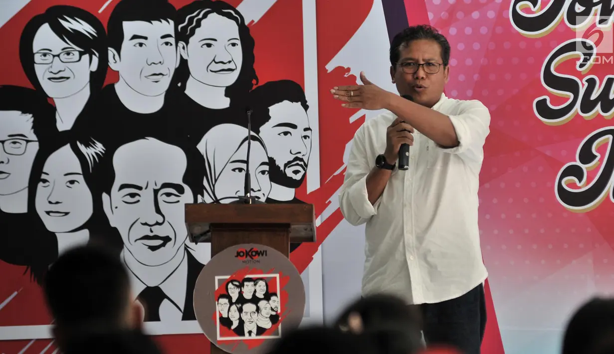 Pembina relawan Jokowimotion, Fadjroel Rachman memberikan sambutan saat acara deklarasi dukung Jokowi-Ma'ruf Amin di Jakarta, Minggu (28/10). (Merdeka.com/Iqbal S. Nugroho)