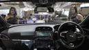 Tampilan mewah dashboard Jaguar F-PACE. Mobil ini merupakan game changer bagi Jaguar Indonesia di pasar SUV dan mobil ini benar-benar dibuat menggunakan prinsip gaya desain khas Jaguar. (Bola.com/Arief Bagus)