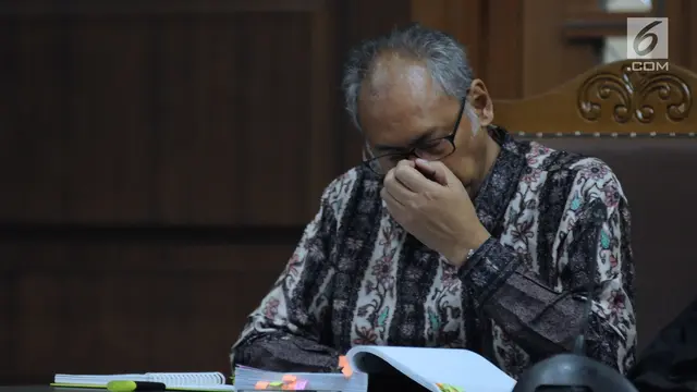 Banyak Menunduk, Dokter Bimanesh Dengarkan Keterangan Saksi