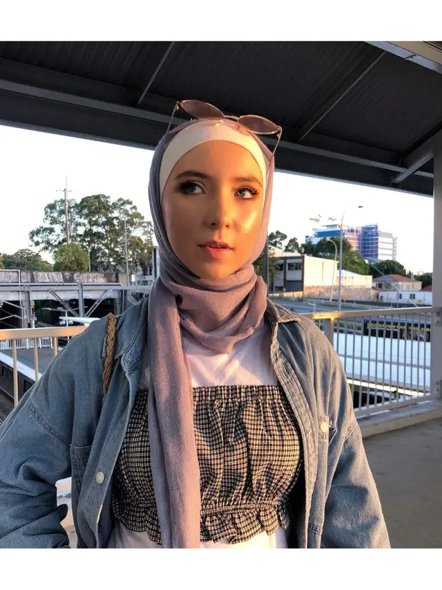 6 Potret Stephanie Kurlow, Balerina Berhijab Pertama di Dunia