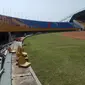 Kursi Stadion Gelora Sriwijaya JSC Palembang yang dirusak suporter Sriwijaya FC (Liputan6.com / Nefri Inge)