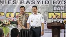 Kapolda Metro Jaya Irjen Idham Azis dan Gubernur DKI Jakarta Anies Baswedan menekan tombol pada acara peresmian Rumah Susun (Rusun) Promoter Polri di Kebon Jeruk, Jakarta Barat, Rabu (28/11). (Liputan6.com/Faizal Fanani)