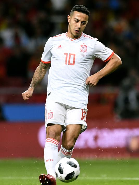 9. Thiago Alcantara - Di level Internasional, Thiago tampaknya masih belum bisa mengimbangi sang ayah yang merupakan legenda Brazil, Mazinho. Namun masih banyak waktu bagi pemain Bayern Munchen tersebut untuk melampauinya. (AFP/Gabriel Bouys)