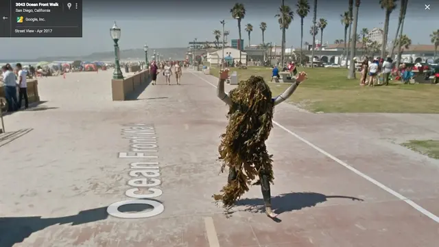 Momen Aneh di Google View Street