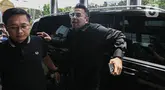 Artis Raffi Ahmad turun dari mobil setibanya di Gedung Merah Putih Komisi Pemberantasan Korupsi (KPK), Selasa (26/9/2023). (Liputan6.com/Faizal Fanani)