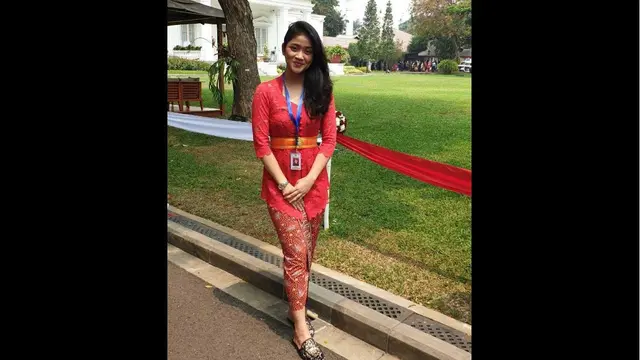 Salsabila Syaira disebut-sebut sebagai sosok wanita yang merangkul Pengamat Politik saat Nonton Konser Dewa 19 di JIS.
