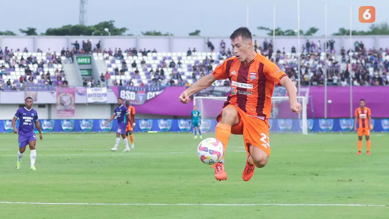 Foto: Aksi Mariano Peralta Acak-acak Pertahanan Persita, Borneo FC Petik Poin Berharga di BRI Liga 1
