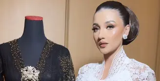 Tsania Marwa baru saja mengunggah potret diri tampak elegan dibalut kebaya hitam. Sebelumnya ia pun mengenakan robe putih brokat. [@bennusorumba]