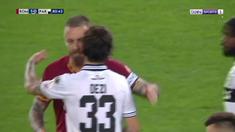 Berita video AS Roma seperti memberi kado perpisahan yang manis untuk Daniele De Rossi, yang hengkang dari klub yang dibelanya selama 18 musim. I Giallorossi menang 2-1 atas Parma pada pekan terakhir Serie A 2018-2019.