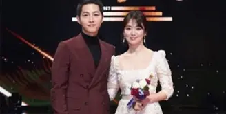 Patah hati kembali dirasakan para pecinta drama Korea lantaran sang idola akan segera menikah. Pasangan kekasih Song Joong Ki dan Song Hye Kyo telah menetapkan tanggal pernikahan mereka. (Instagram/Kyo1122)